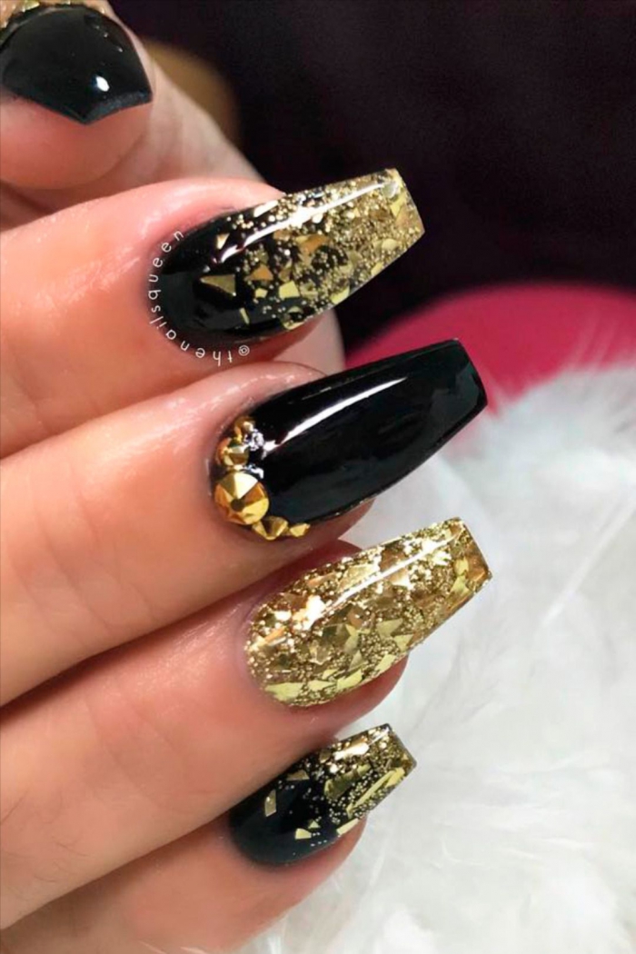 45 Cool Black And Gold Nails
