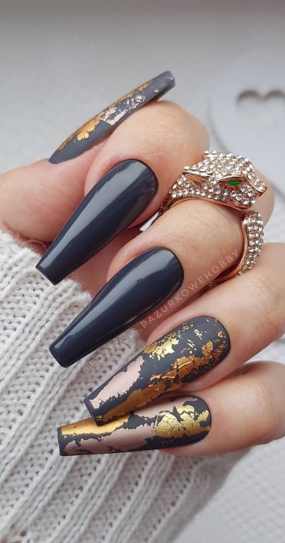 Trendy Fall Nail Designs To Wear In Dark Blue With Gold
