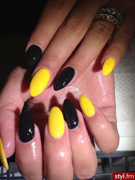 Yellow And Black Nails