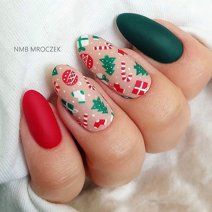 Red And Green Christmas Nail Art