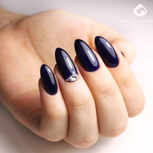 Breathtaking Designs For Almond Nails To Refresh Your Look