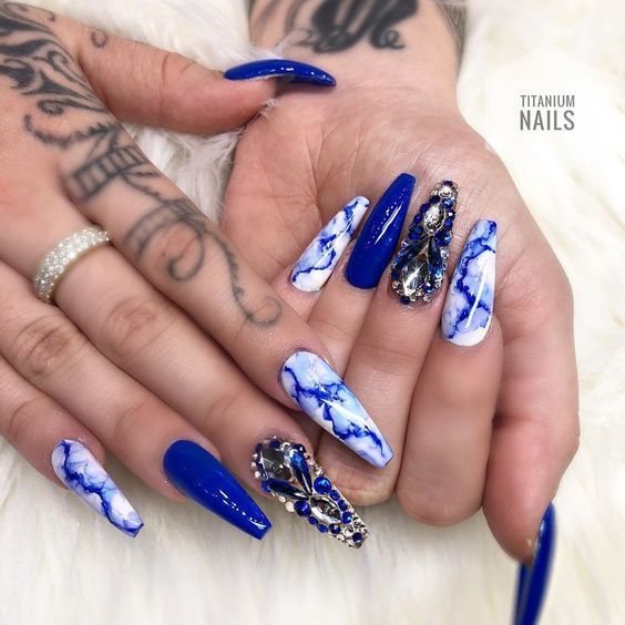 Stunning Dark Blue Nails To Rock This Fall